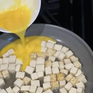 add eggs in the pan